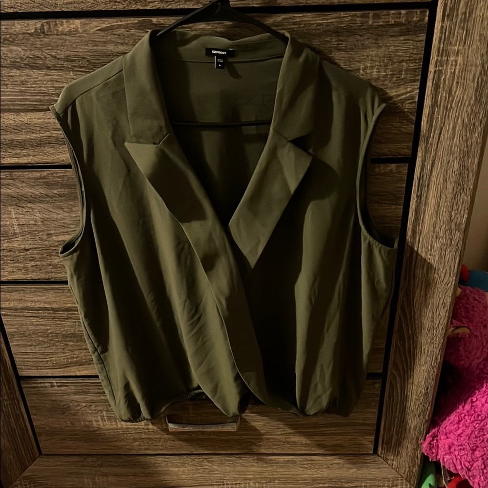 Forever 21 Green Asymmetrical Sleeveless Blouse